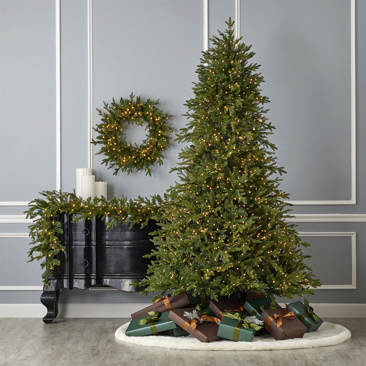 Christmas Wreath Pine 61 cm with 150 Warm White LEDs and 375 Branch Tips