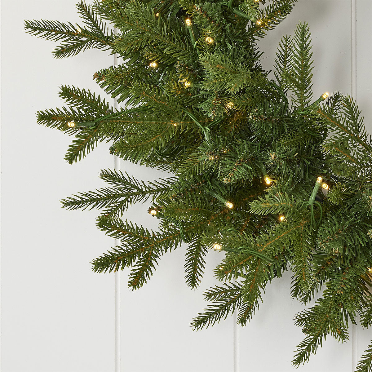 Christmas Wreath Pine 61 cm with 150 Warm White LEDs and 375 Branch Tips