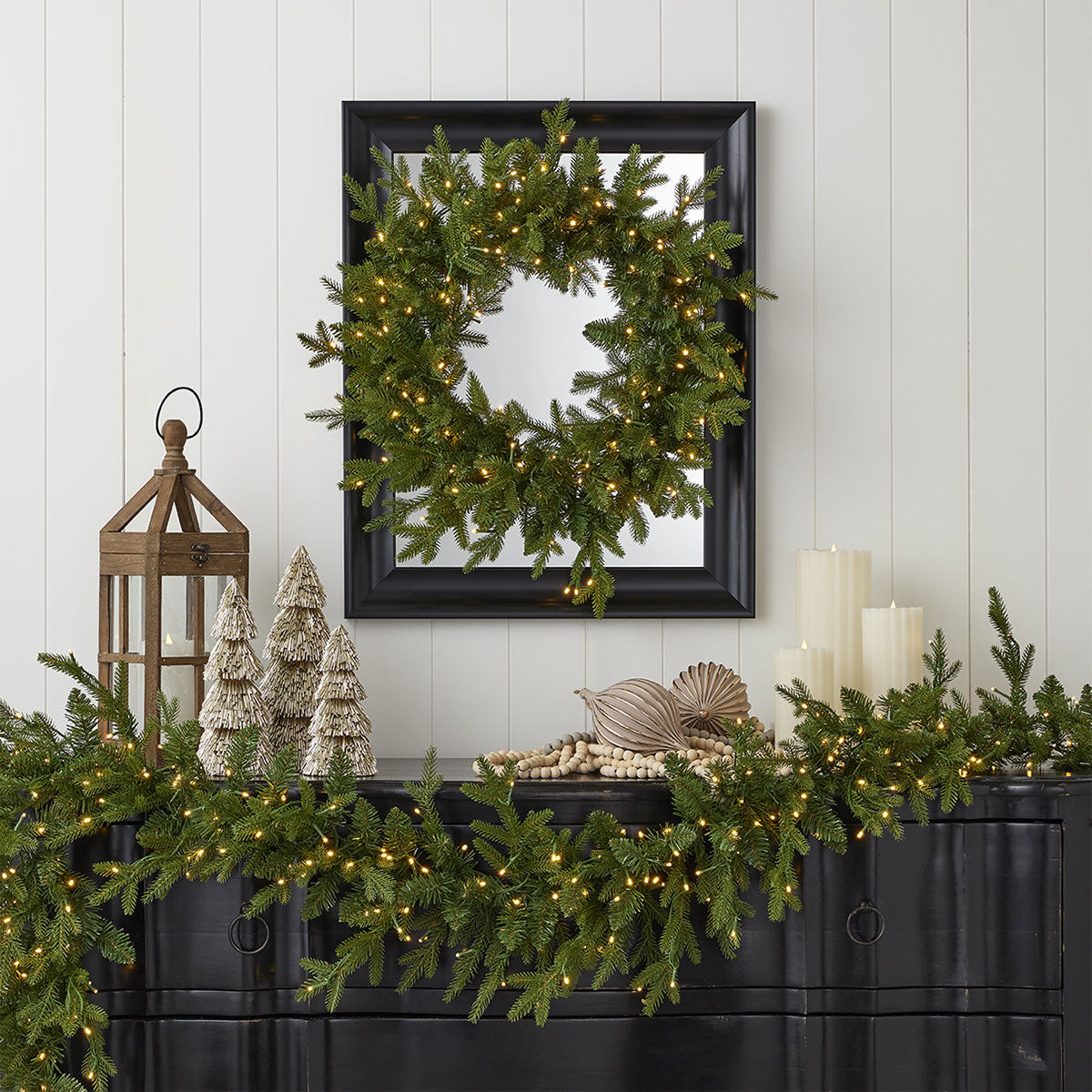 Christmas Wreath Pine 61 cm with 150 Warm White LEDs and 375 Branch Tips