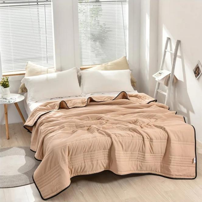 Stitched Bed Blanket Polyester Throw with Contrast Piping for Bedroom and Living Room