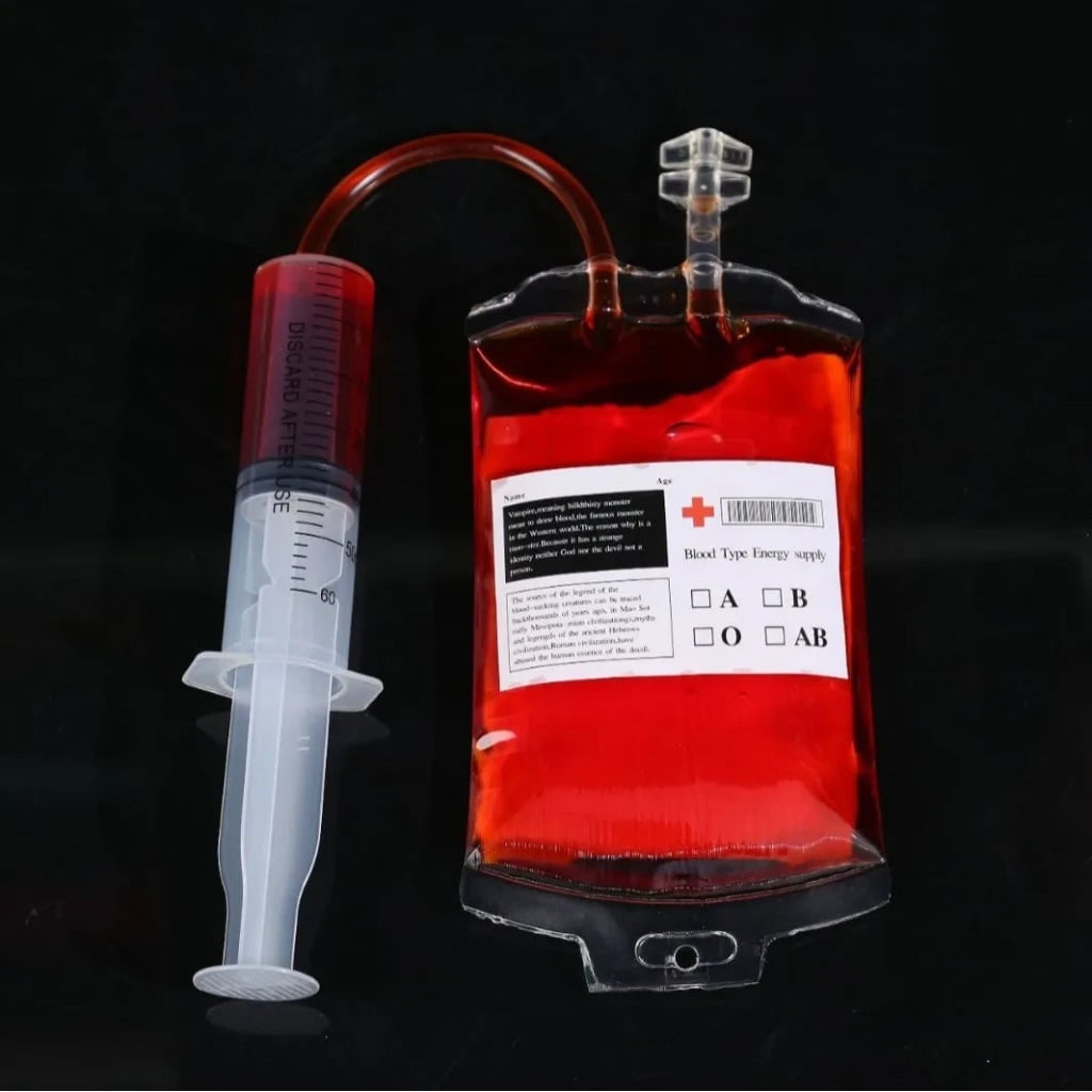 Blood Bag Drink Pouches with Syringe for Halloween Party Decorations