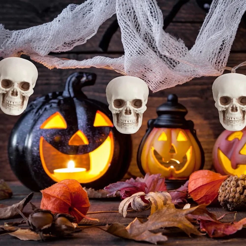 Halloween Party Decorations Mini Plastic Skull Props with Mesh Storage Bag for Indoor Outdoor