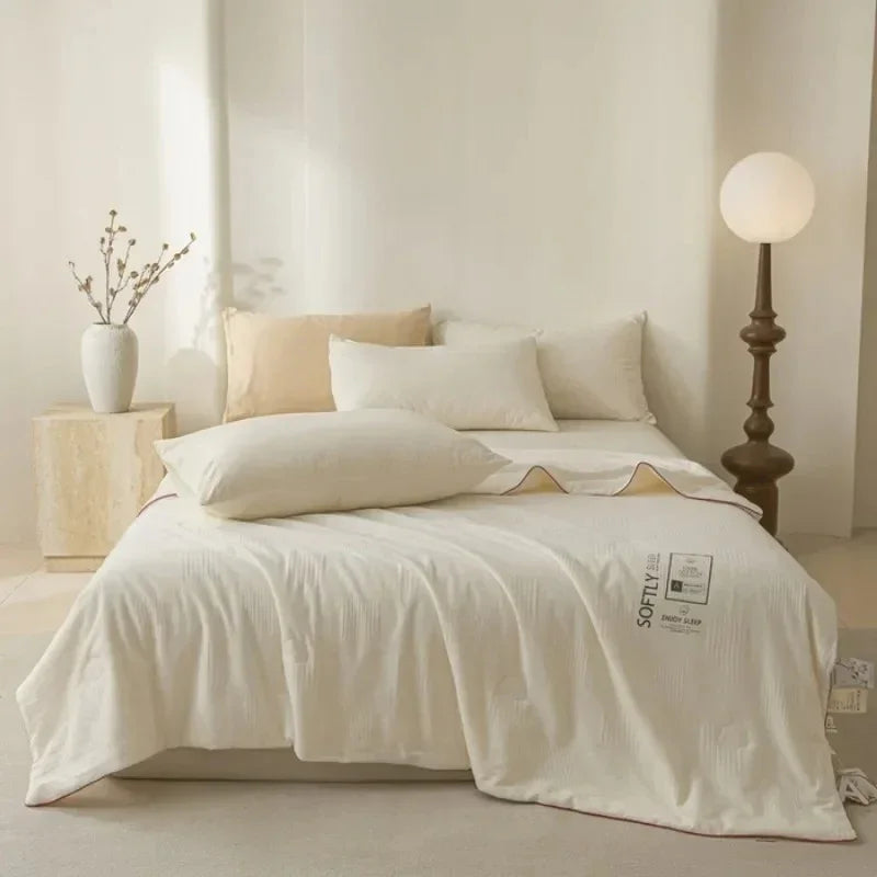 Jacquard Quilt Bedding with Woven Pattern in Four Fill Weights and Two Bed Sizes