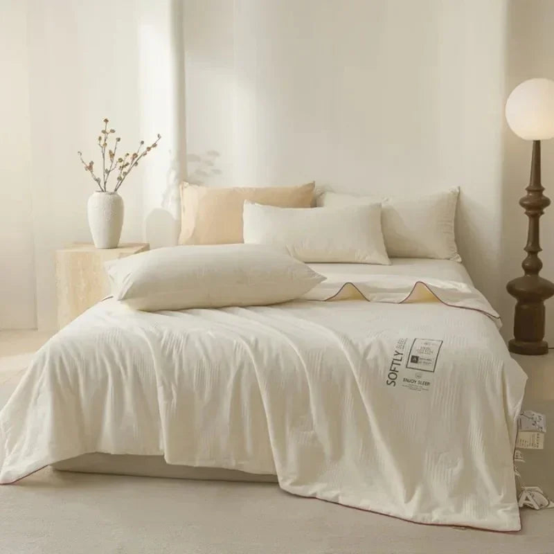 Jacquard Quilt Bedding with Woven Pattern in Four Fill Weights and Two Bed Sizes