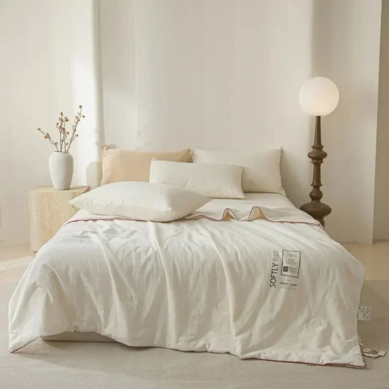 Jacquard Quilt Bedding with Woven Pattern in Four Fill Weights and Two Bed Sizes