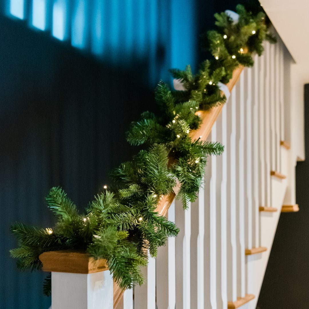 Christmas Garland Pre Lit 2.75 m with 50 Warm LEDs and a Timer Indoors